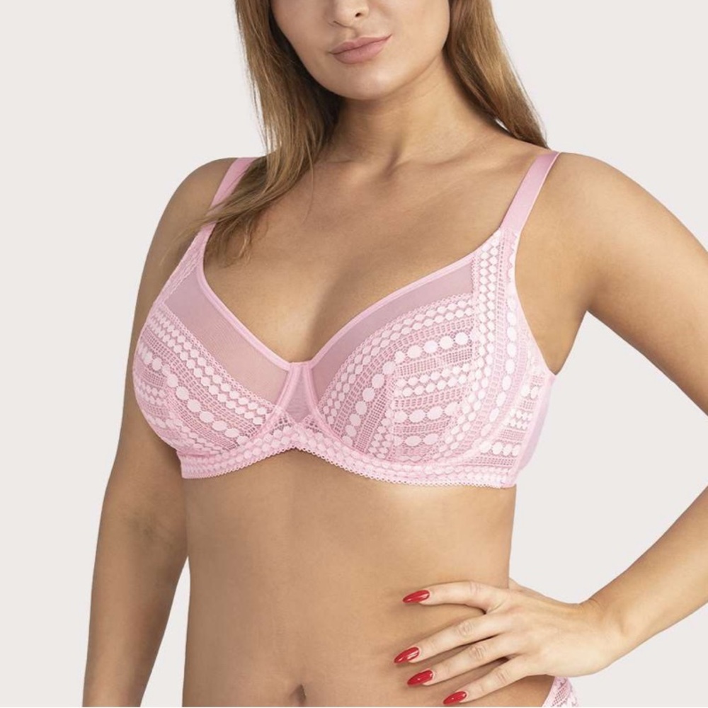 Full coverage pink bra